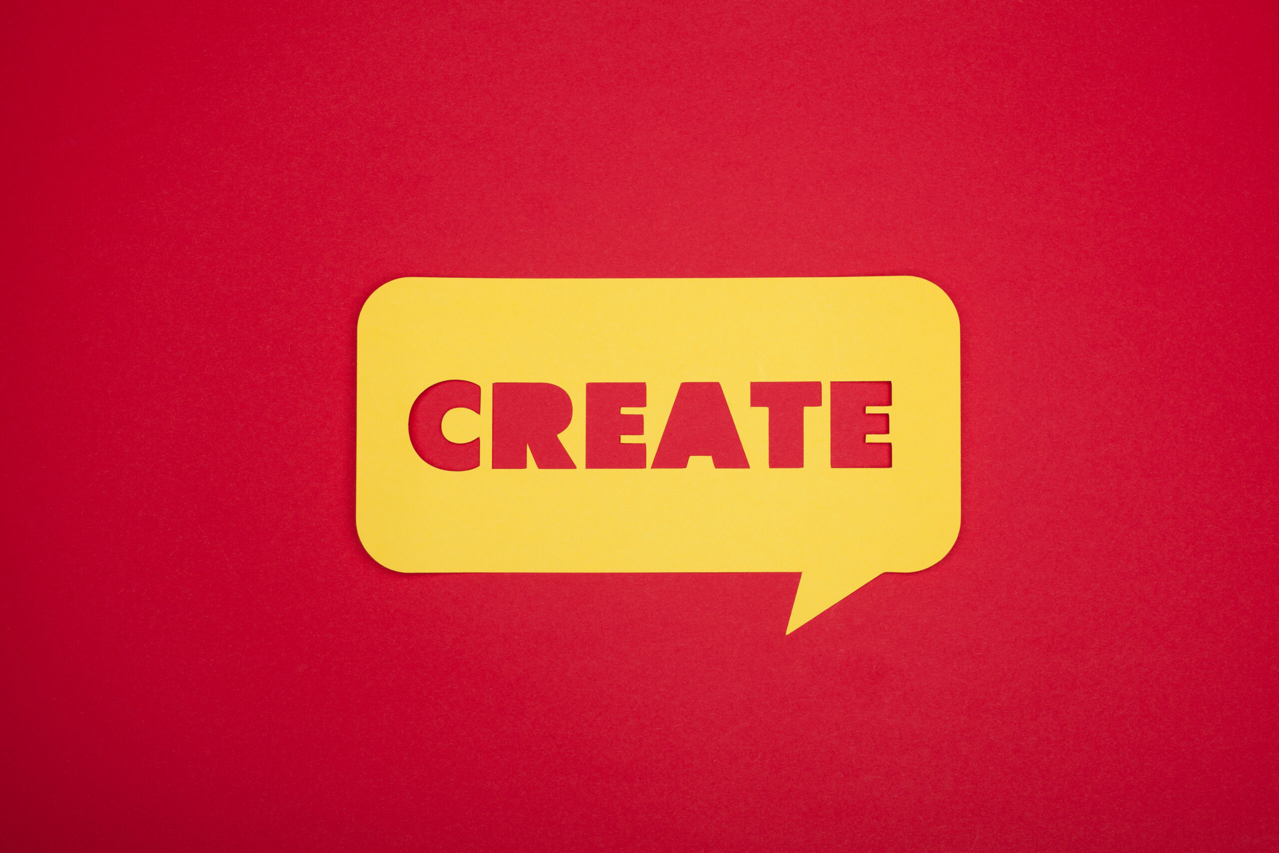 Rote Create Schrift auf gelben Hintergrund.